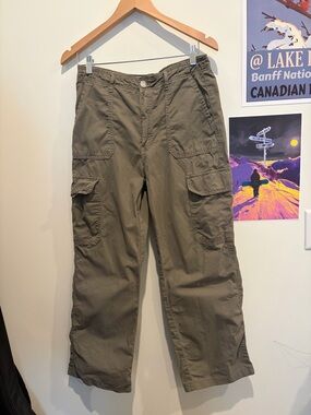 Zara Olive Cargo Pants with Multi-Pocket Utility Design